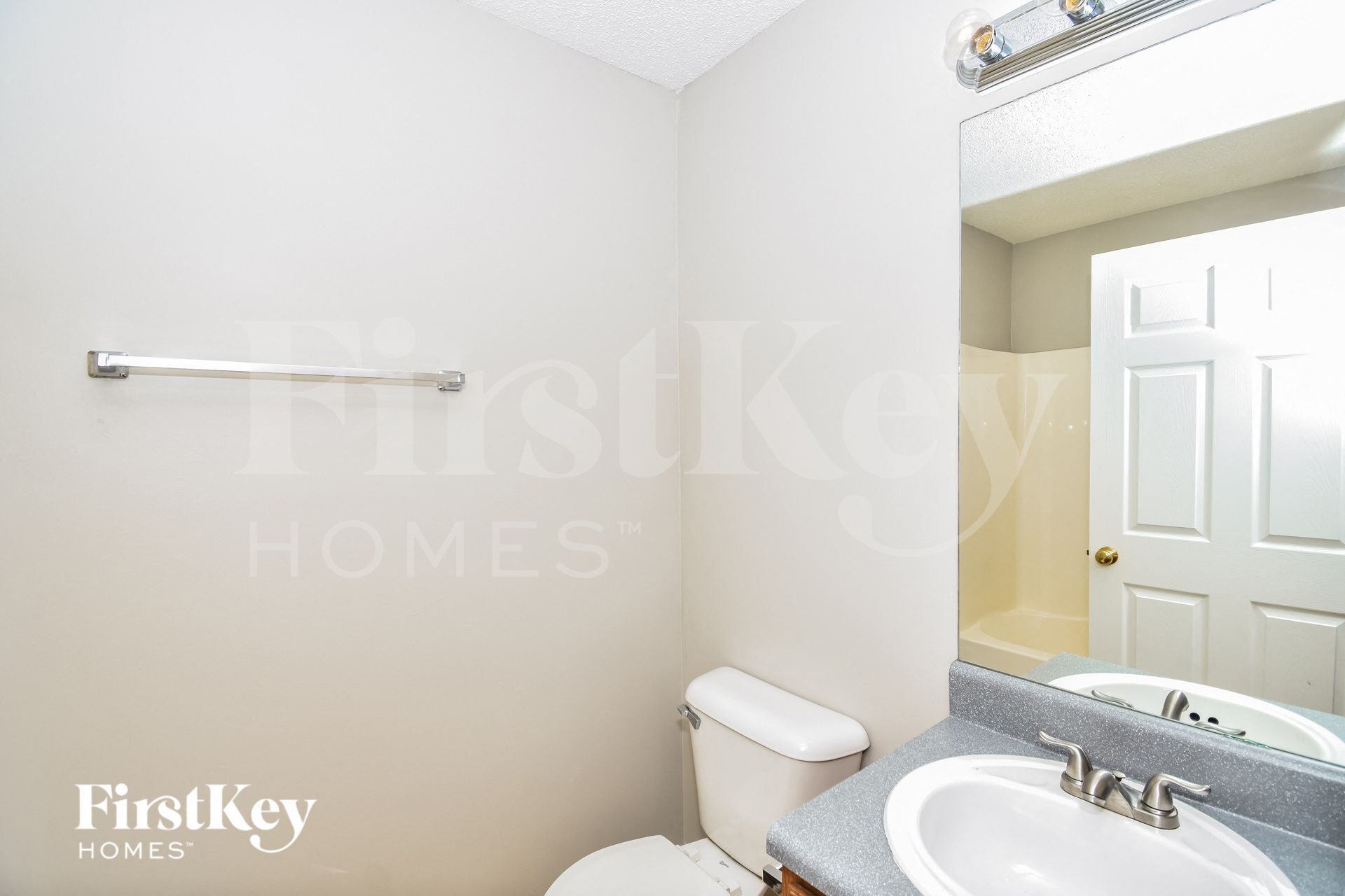 Building Photo - 209 Oakwood Pl