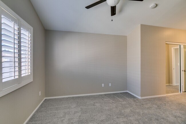 Building Photo - GORGEOUS HOME WITH TONS OF UPGRADES*GATED COMMUNITY WITH A COMMUNITY POOL*