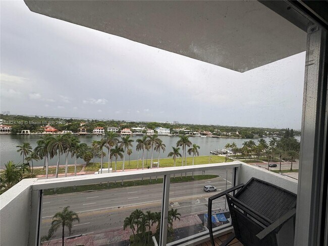 Building Photo - 5313 Collins Ave