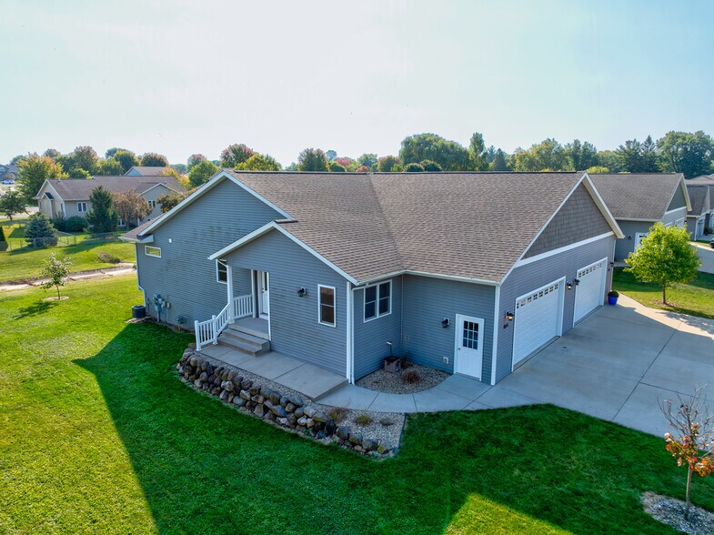 Private entrance - 836 Thompson Drive