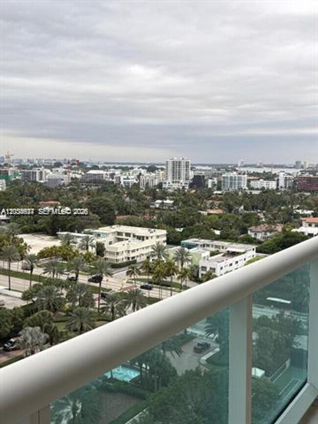 Building Photo - 10101 Collins Ave