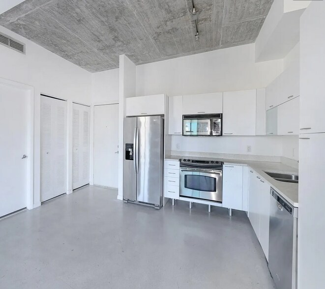 Building Photo - 234 NE 3rd St