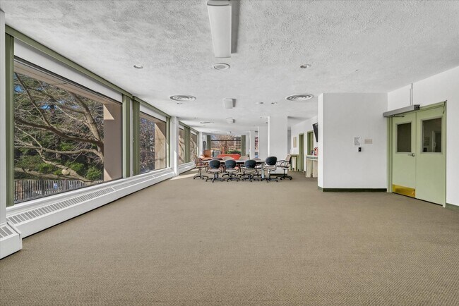 Building Photo - 4141 Henderson Rd