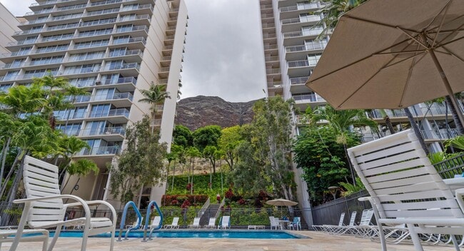 Building Photo - Makaha Valley Towers Studio