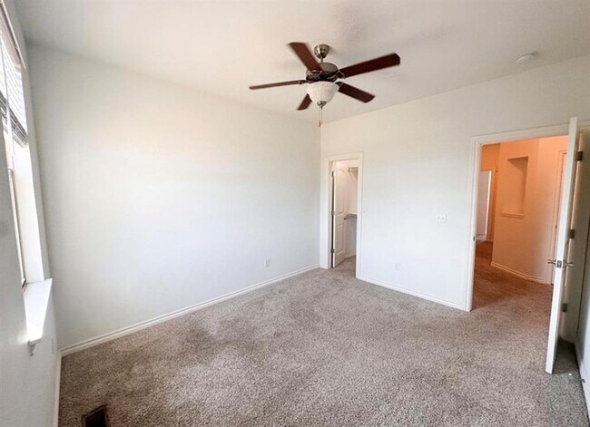Building Photo - 473 S Fretz Ave
