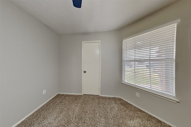 Building Photo - 2908 Piccadilly Circus