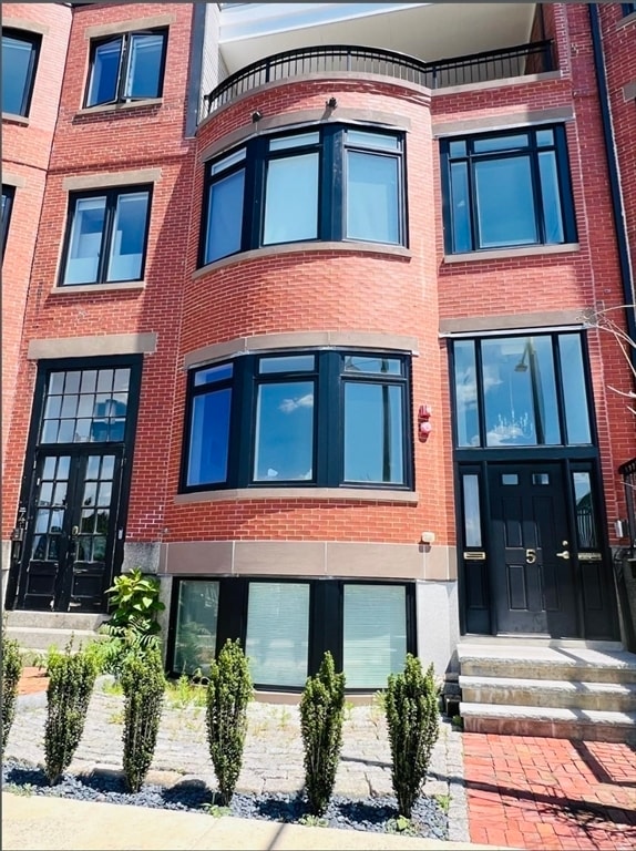 Building Photo - 5 Brigham St