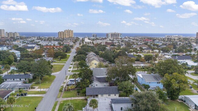 Building Photo - 618 8th Ave N