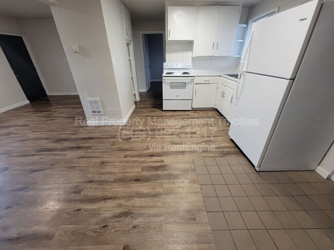 Building Photo - 132 W Shoshone St