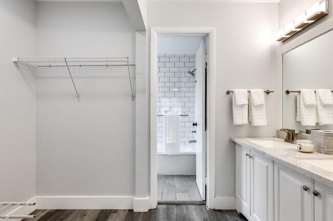 Building Photo - 13155 Chadwick Ct