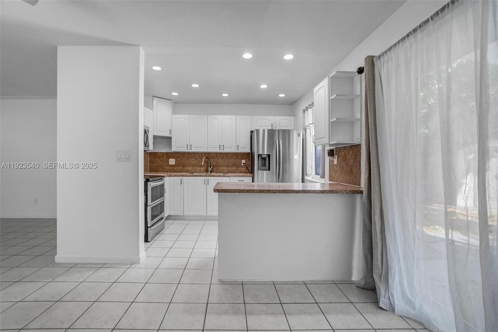 Building Photo - 601 SW 64th Pky