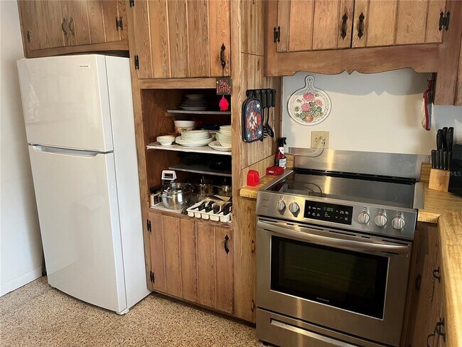 Building Photo - 505 Granada Ave