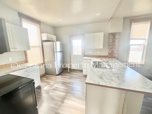 Building Photo - 600 S Montana St