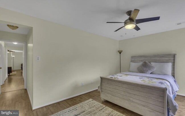 Building Photo - 11232 Chestnut Grove Square