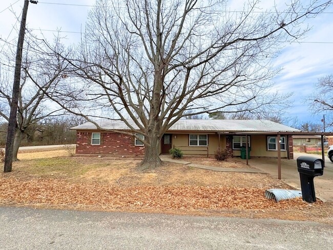 Building Photo - 200 Cedar Ln