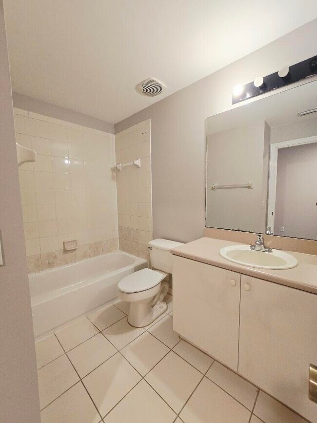 Building Photo - 329 River Bluff Ln