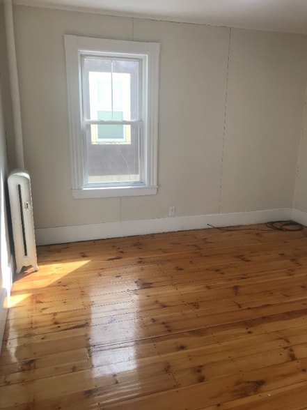 Building Photo - 25 Saunders St