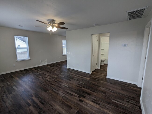 Building Photo - 835 S Burdick St