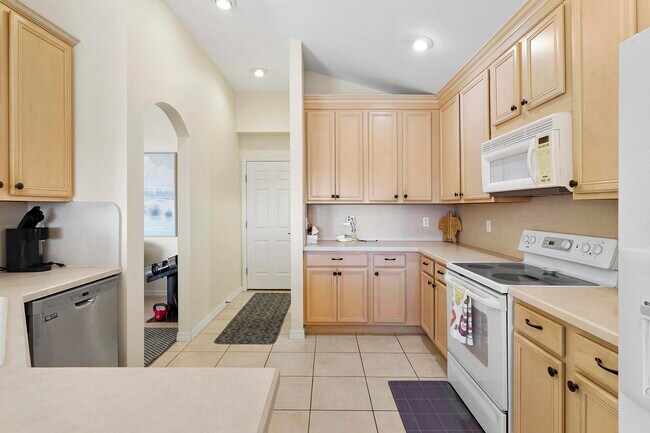 Building Photo - 338 S Ocean Trace Rd