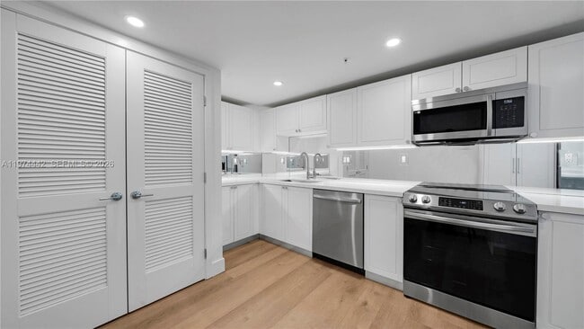 Building Photo - 555 NE 34th St