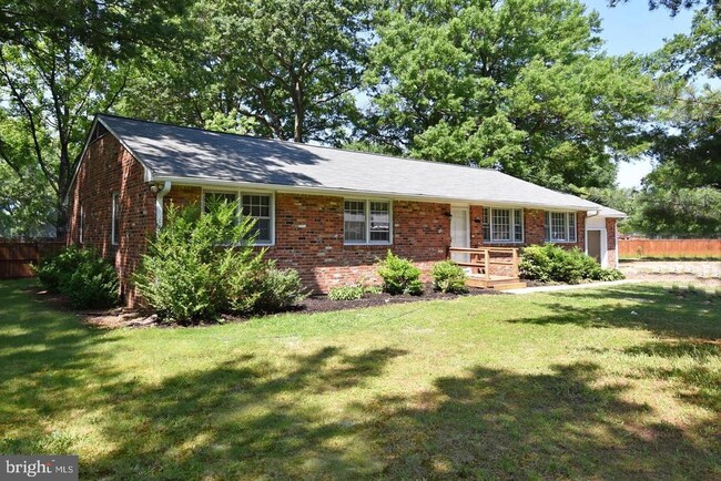 Building Photo - 8800 McNair Dr