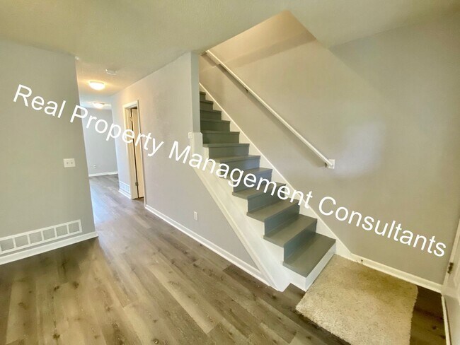 Building Photo - Redbud Ridge 7