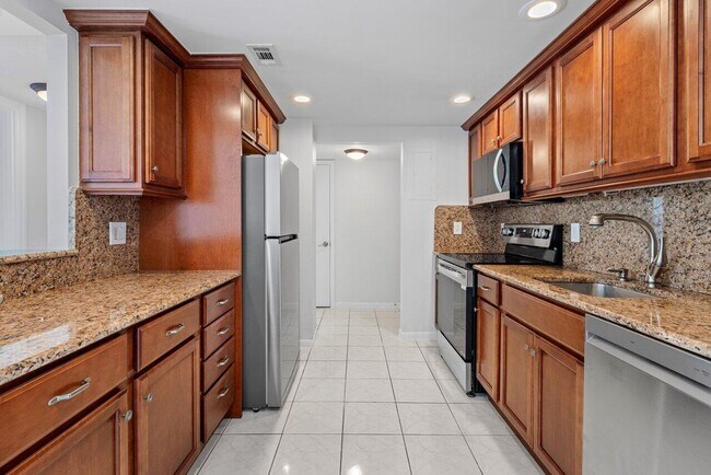 Building Photo - 951 De Soto Rd