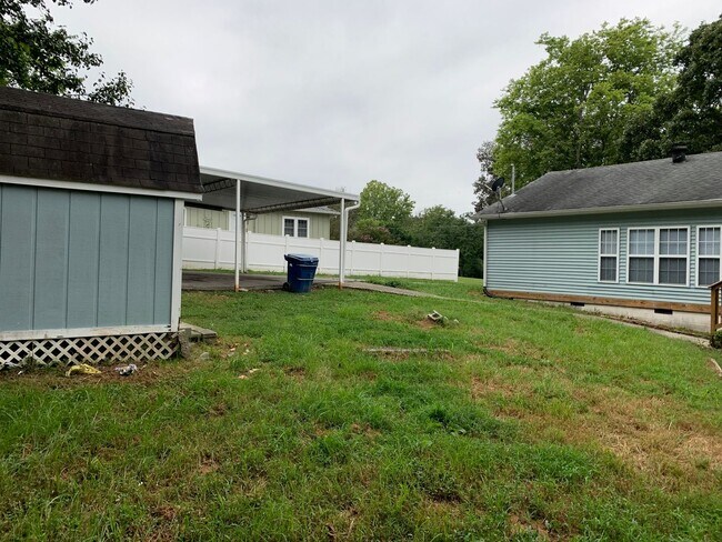Building Photo - Mount Juliet three bedroom two bath in the...