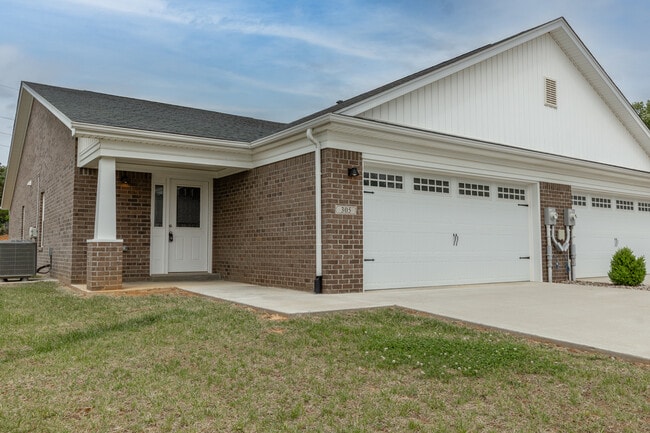 Building Photo - 305 Breckinridge Cir