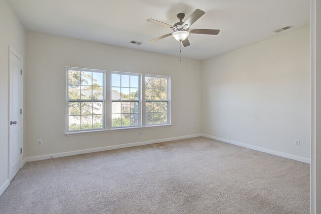 Building Photo - 156 Red Leaf Blvd