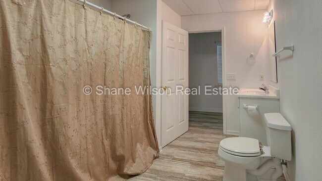 Building Photo - Spacious 3-Bed, 3-Bath Townhouse in Dalton