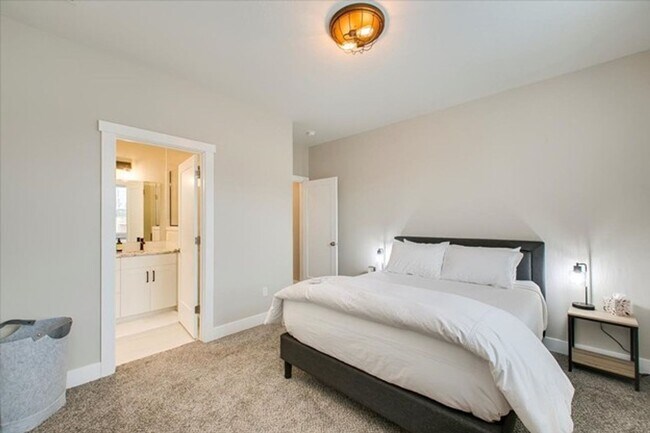 Building Photo - Stunning newer home in a great Boise location