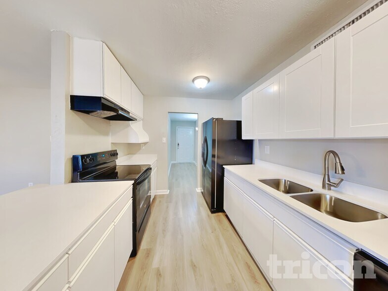 Building Photo - 1609 Santa Fe Trail