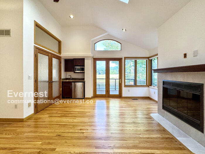 Building Photo - 990 Utica Cir