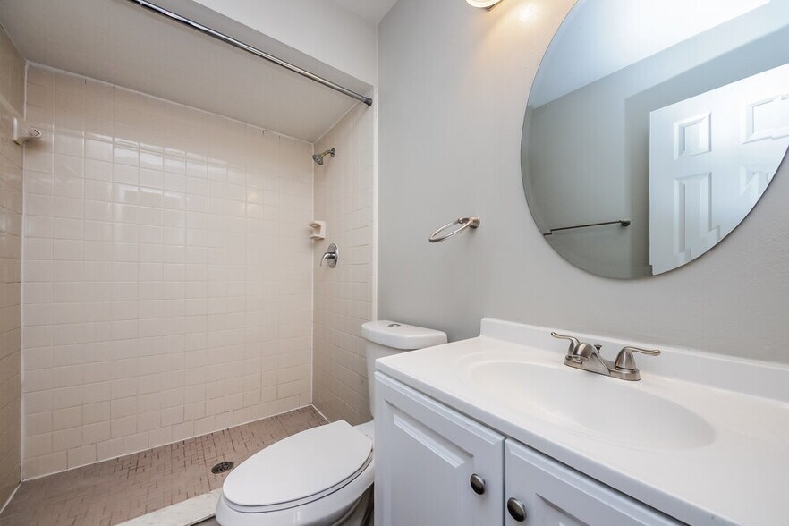 Building Photo - 645 McKinley Ct