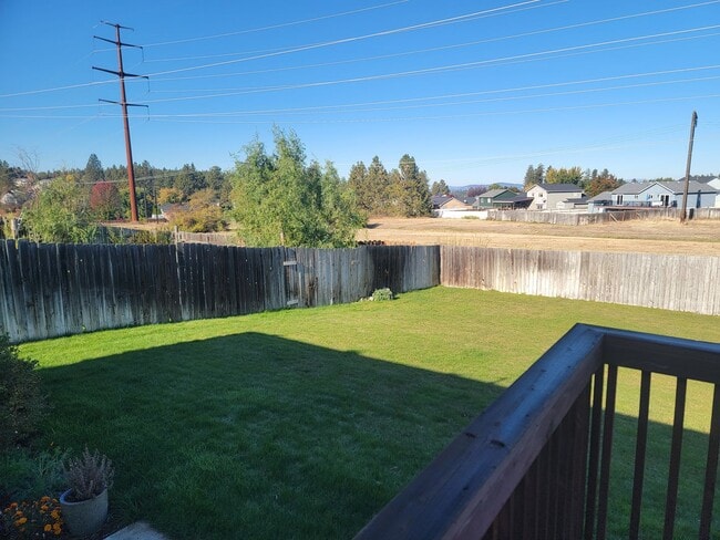 Building Photo - *MOVE IN SPECIAL * 1ST FULL MONTH FREE* 3 Bedroom Home North End Of Northwood - Great Location