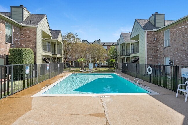 Building Photo - 18800 Egret Bay Blvd