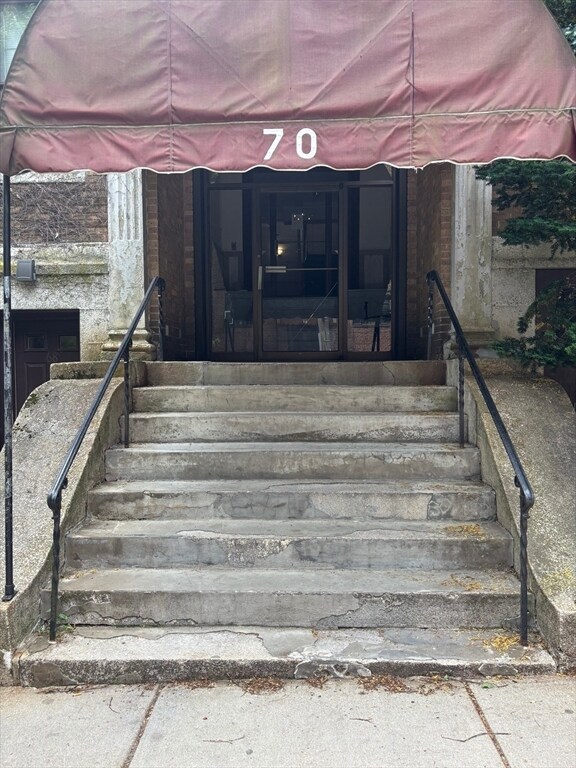 Building Photo - 70 Strathmore Rd