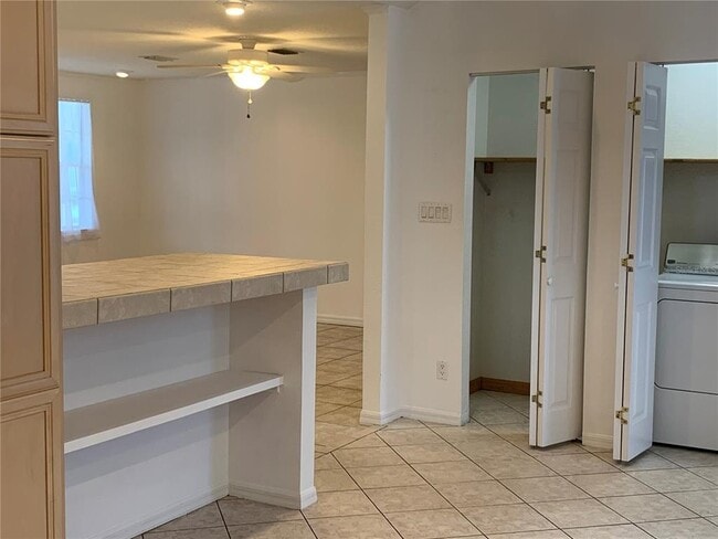 Building Photo - 332 Harris Ave