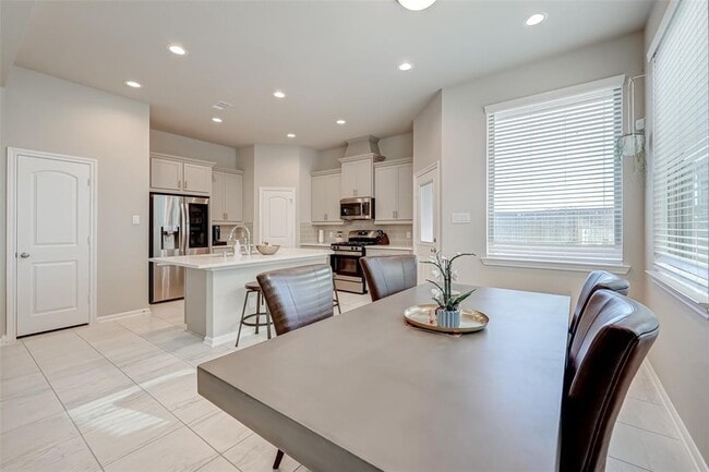 Building Photo - 2523 Terrace Point Dr