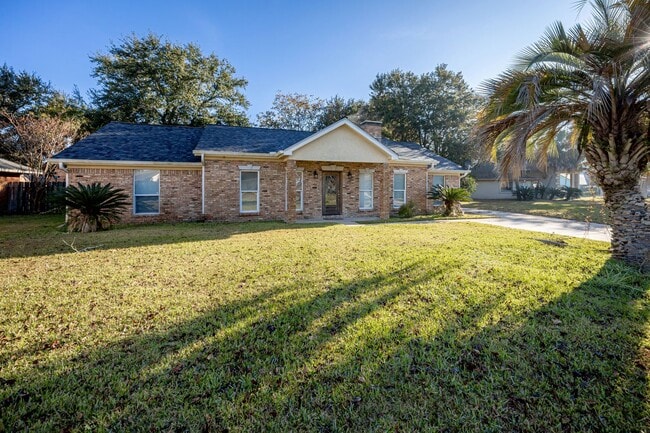 Building Photo - 3 Bedroom 2 Bath Back Bay Luxury Rental Home