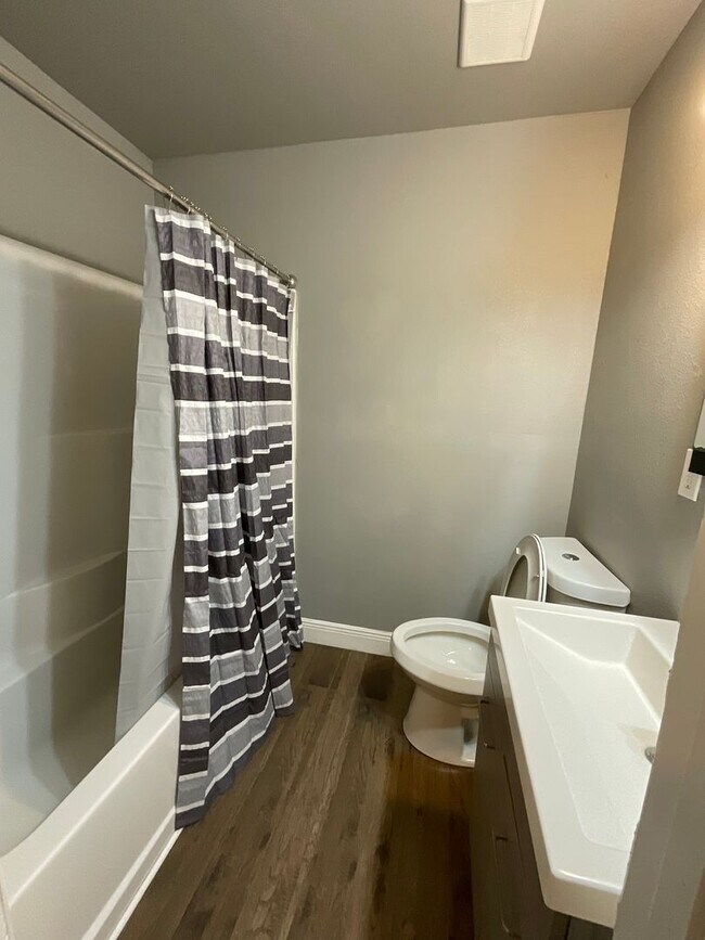 Building Photo - PRE-LEASING!! AVAILABLE JUNE 10TH Very Nice 2 Bedroom 1 Bath House - Recently Remodeled!