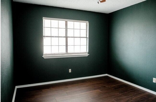 Building Photo - 5110 San Antonio Ave