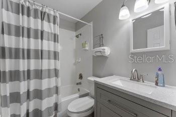 Building Photo - 450 Longwood Cir