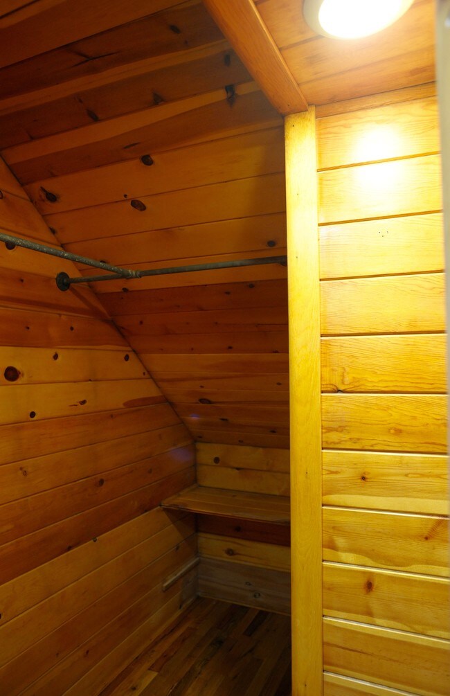 Building Photo - 1030 Veto St NW