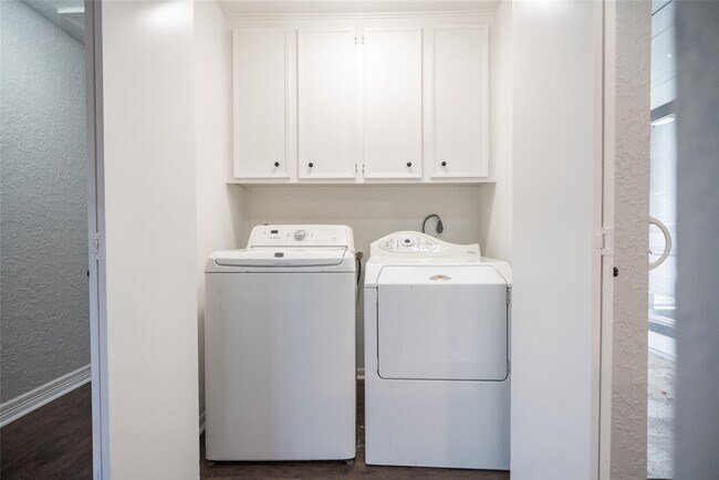 Building Photo - 13314 Ravensway Dr