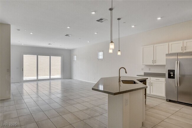 Building Photo - 10924 Chipotle Ave