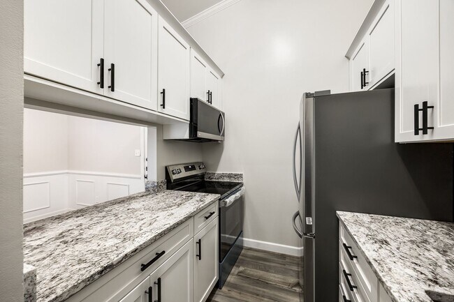 Building Photo - Beautifully remodeled one bedroom, one bath in Lake Wylie Woods!