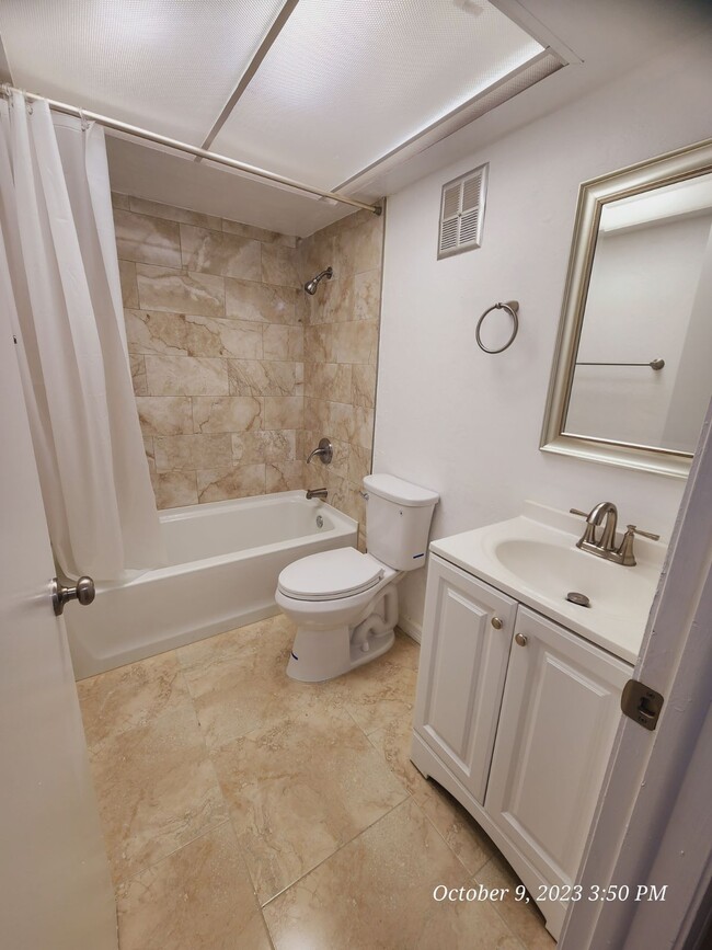 Building Photo - 6108 Whiskey Creek Dr