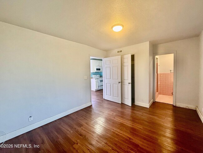 Building Photo - 7118 Pellias Rd